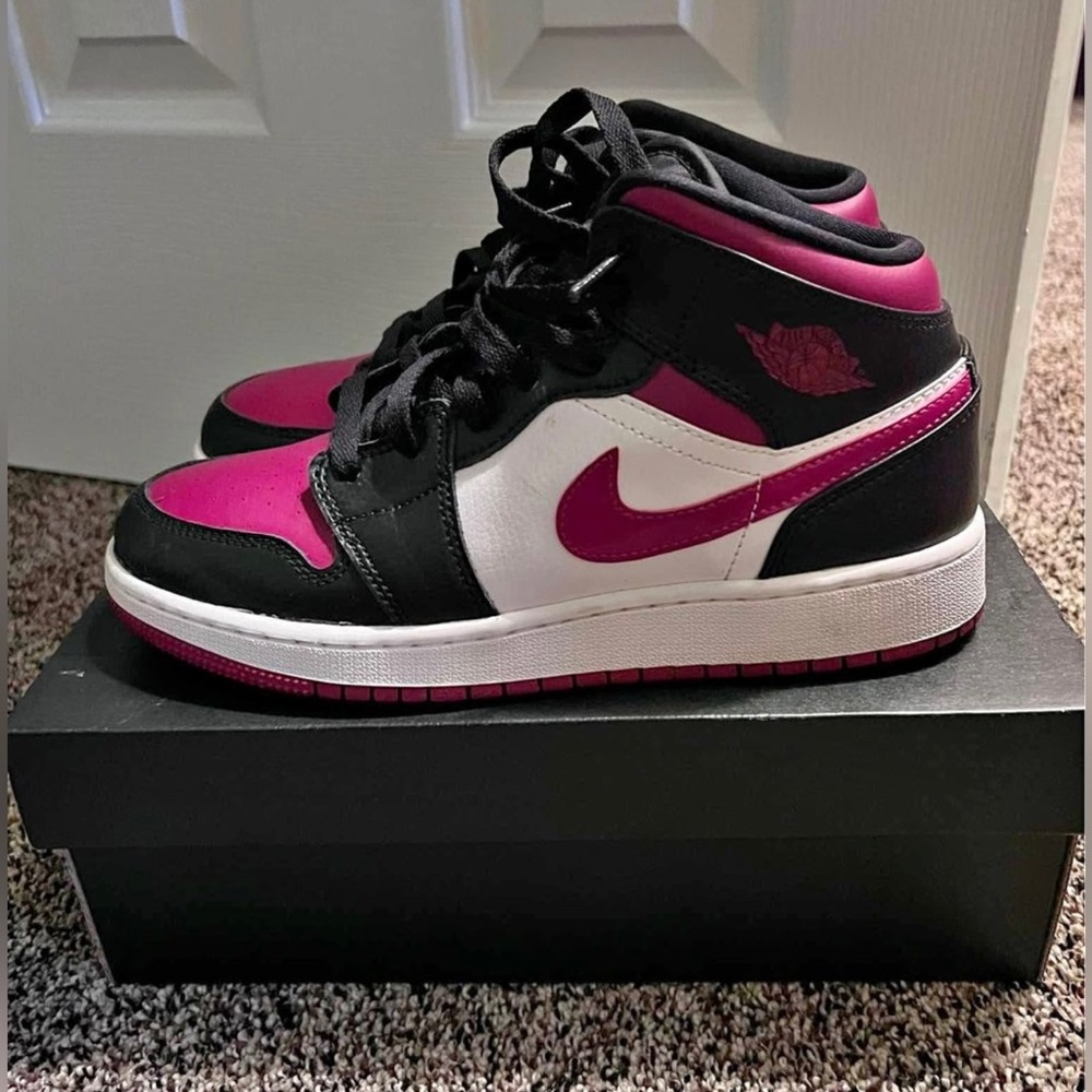 Air Jordan 1 Mid “Noble Red” 6Y